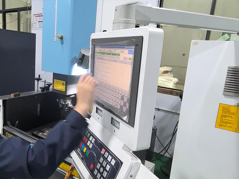 模具车间-加工放电EDM